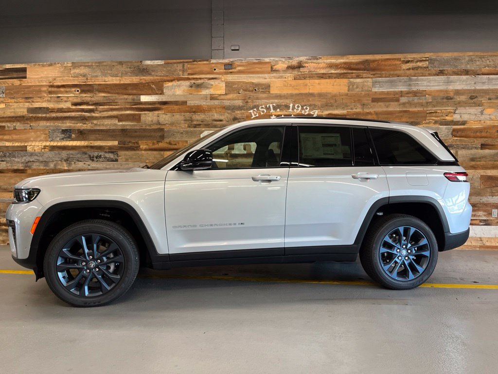 New 2026 Jeep Grand Cherokee Limited AWD/4WD image 18