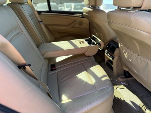 Used 2010 BMW X5 xDrive48i image 10