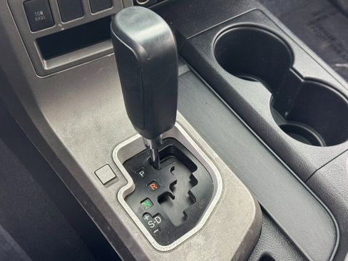 Used 2010 Toyota Tundra w/ SR5 Package image 27