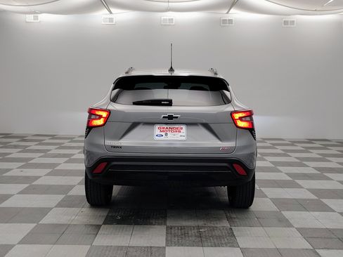 Used 2024 Chevrolet Trax RS w/ Sunroof Package FWD image 10