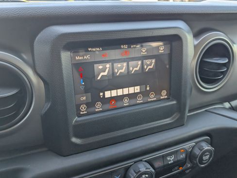 Used 2022 Jeep Wrangler Unlimited Sport AWD/4WD image 18