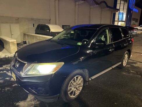 Used 2014 Nissan Pathfinder S image 3