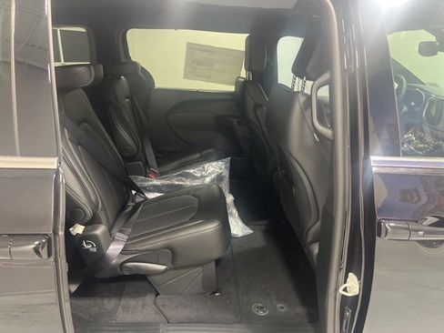 New 2025 Chrysler Voyager LX image 21