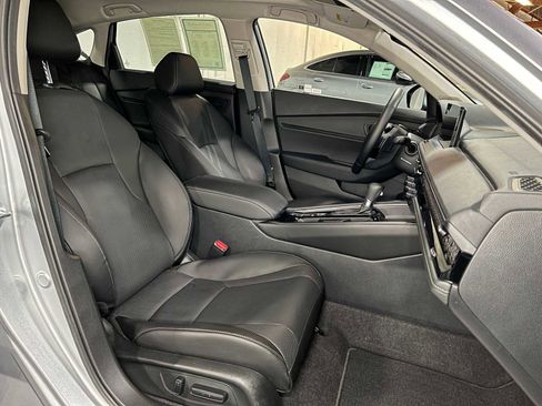 Used 2025 Honda Accord Touring image 12