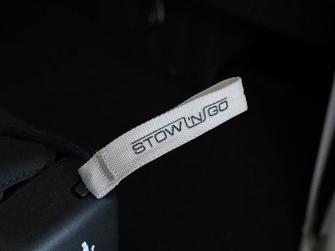 Used 2023 Chrysler Voyager LX image 17