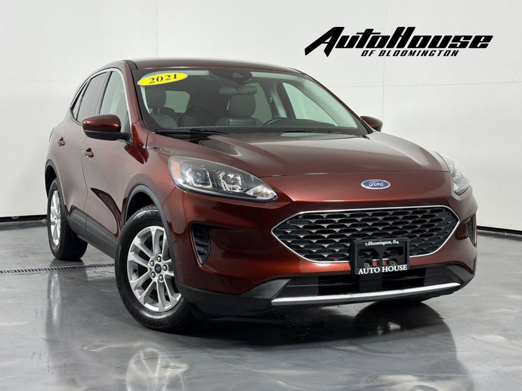 Used 2021 Ford Escape SE w/ Cold Weather Package FWD image 1