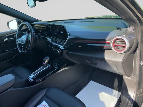 Used 2024 Chevrolet Trax RS w/ Sunroof Package FWD image 10