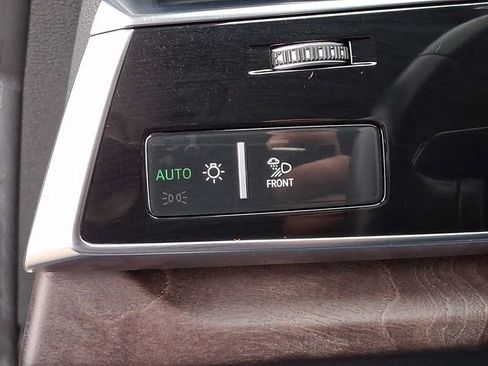 Used 2020 Audi Q8 Prestige w/ Prestige Package image 33