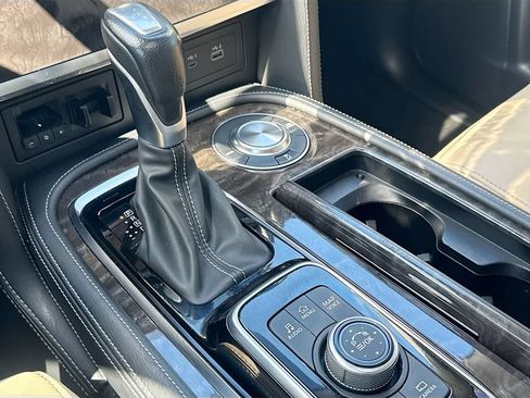 Used 2023 Nissan Armada Platinum w/ Captain's Chairs Package RWD image 18