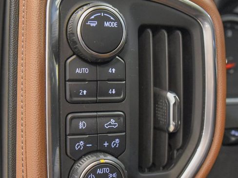 Used 2021 Chevrolet Silverado 1500 High Country w/ Technology Package image 18