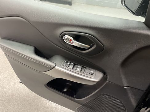 Used 2022 Jeep Cherokee Latitude Lux AWD/4WD image 12