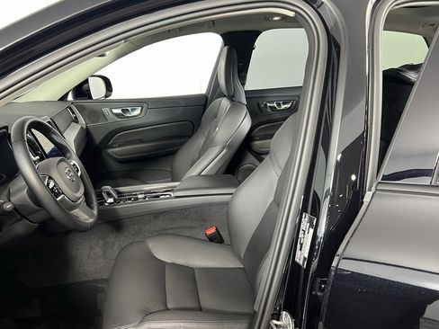 Used 2025 Volvo XC60 B5 Plus image 21