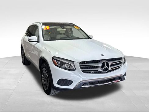 Used 2019 Mercedes-Benz GLC 300 4MATIC w/ Premium Package image 3