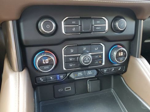 Used 2021 Chevrolet Suburban High Country w/ Premium Package RWD image 10