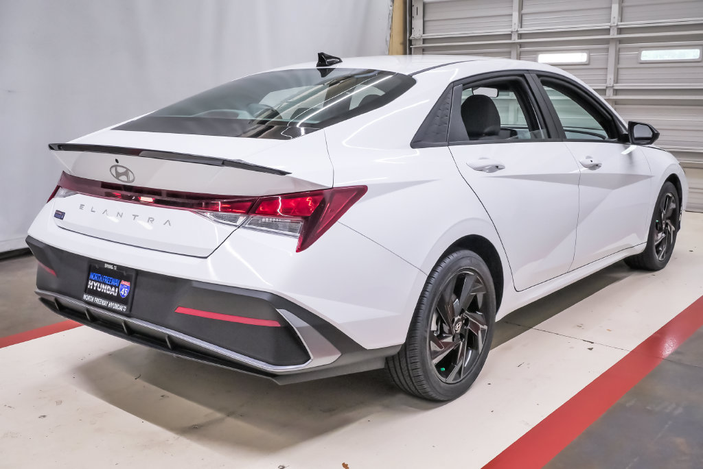 Certified 2026 Hyundai Elantra Sport FWD image 6