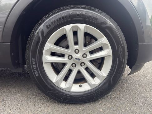 Used 2015 Ford Explorer XLT w/ Equipment Group 202A AWD/4WD image 9