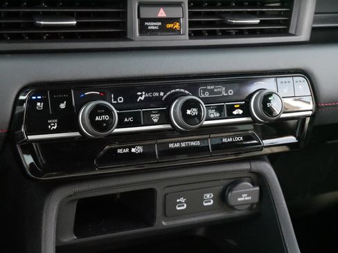 Certified 2026 Honda Pilot Black Edition image 23