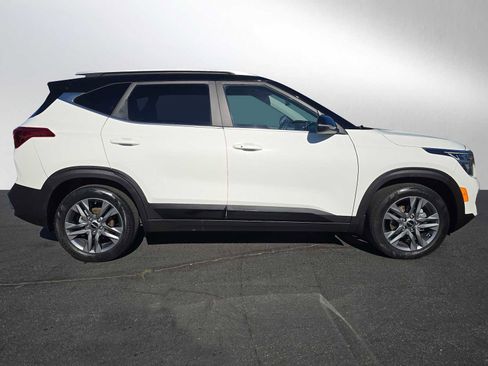 Used 2023 Kia Seltos S w/ Navigation Package image 2