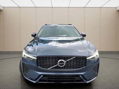 Used 2025 Volvo XC60 B5 Core w/ Protection Package Premier AWD/4WD image 4