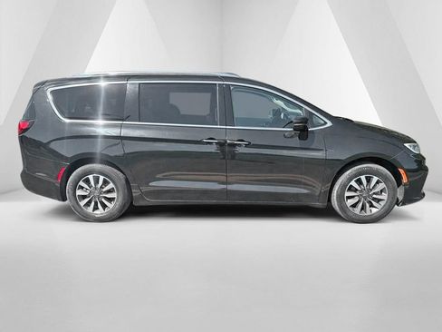 Used 2021 Chrysler Pacifica Touring-L FWD image 8
