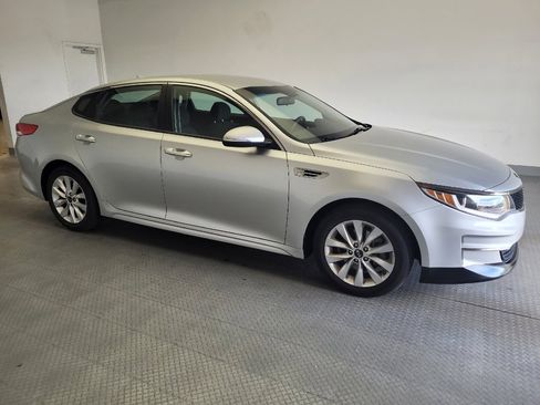 Used 2017 Kia Optima LX w/ Option Group 014 image 11