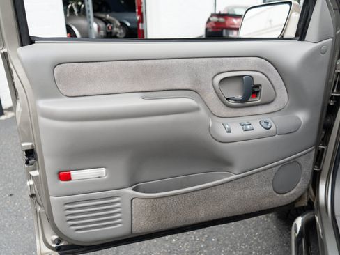 Used 1998 Chevrolet Silverado 2500 4x4 Extended Cab w/ Preferred Equipment Group 2 image 11