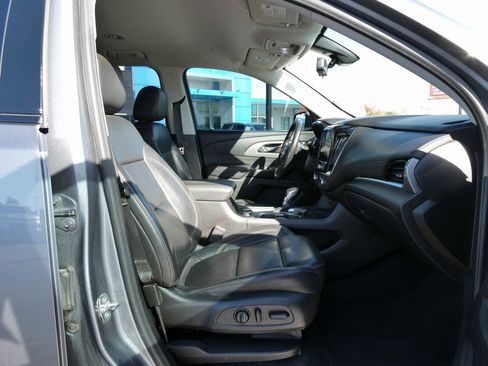 Used 2021 Chevrolet Traverse RS image 12