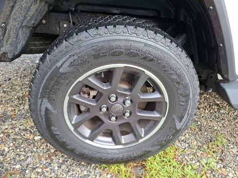 Used 2021 Jeep Gladiator Overland w/ Cold Weather Group AWD/4WD image 7