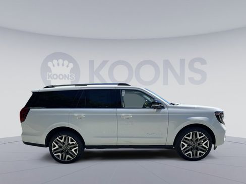 New 2026 Ford Expedition Platinum w/ Platinum Ultimate Package AWD/4WD image 8