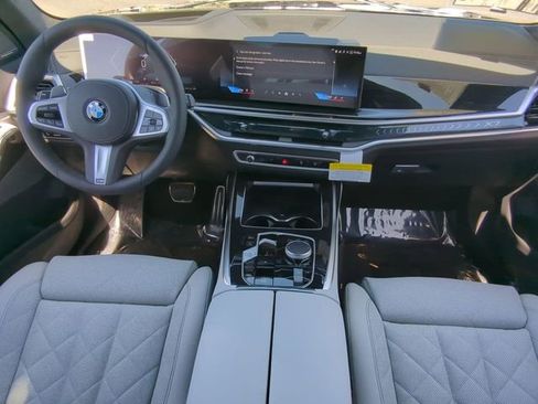Used 2025 BMW X7 xDrive40i w/ M Sport Package image 15