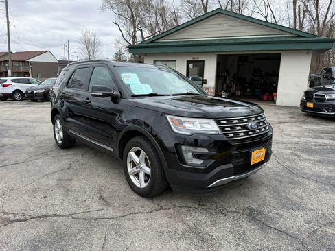 Used 2016 Ford Explorer XLT w/ Equipment Group 202A image 7