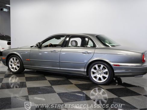 Used 2004 Jaguar XJ8 image 8