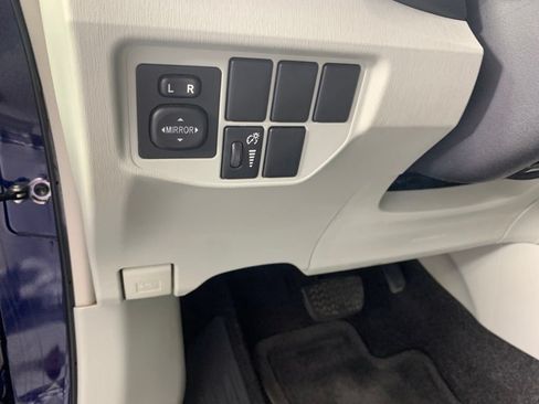 Used 2012 Toyota Prius Two FWD image 22