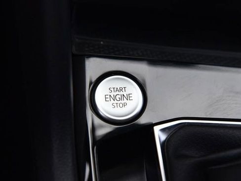 Used 2023 Volkswagen Taos SE w/ Panoramic Sunroof Package AWD/4WD image 17