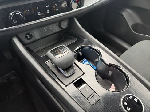 Used 2024 Nissan Rogue S AWD/4WD image 20