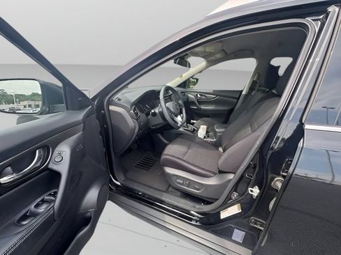 Used 2019 Nissan Rogue SV w/ Premium Package AWD/4WD image 16