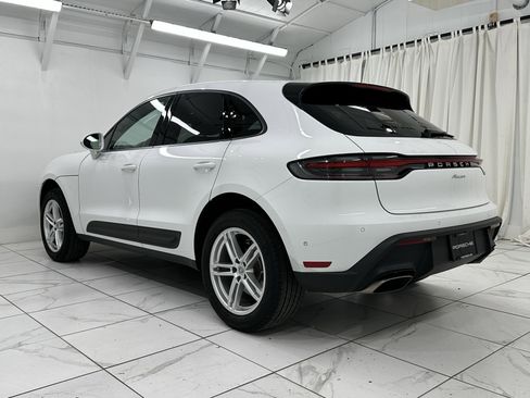 Certified 2024 Porsche Macan image 3
