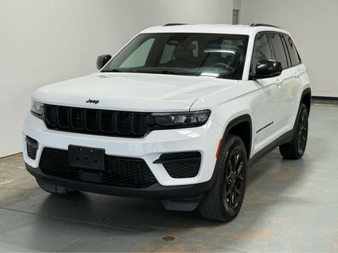 Used 2024 Jeep Grand Cherokee Altitude AWD/4WD image 1