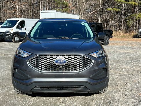 Used 2023 Ford Edge SE image 3