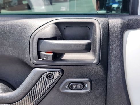 Used 2014 Jeep Wrangler Unlimited Sahara AWD/4WD image 19