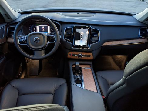 Certified 2025 Volvo XC90 B5 Plus image 12