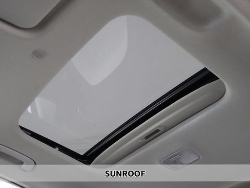 Certified 2024 Hyundai Venue SEL FWD image 3