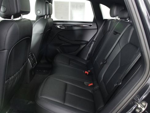 Used 2025 Porsche Macan image 33