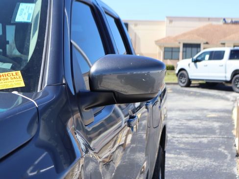 Used 2023 Nissan Frontier SV w/ SV Convenience Package image 3