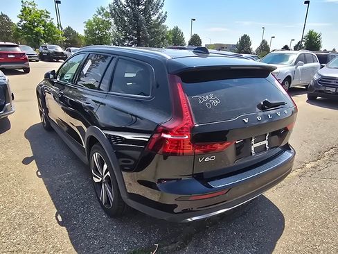 Used 2025 Volvo V60 B5 Cross Country Plus AWD/4WD image 3