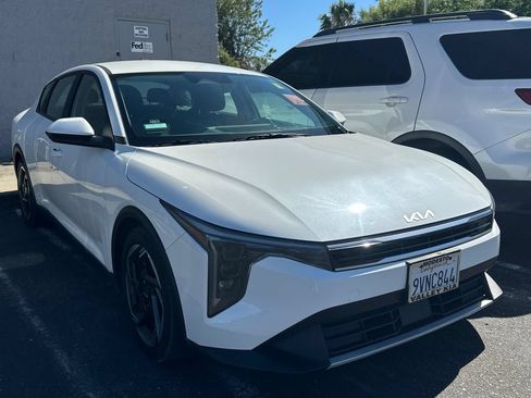 Certified 2025 Kia K4 EX FWD image 2