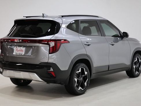 Used 2025 Kia Seltos EX w/ EX Sunroof Package AWD/4WD image 7