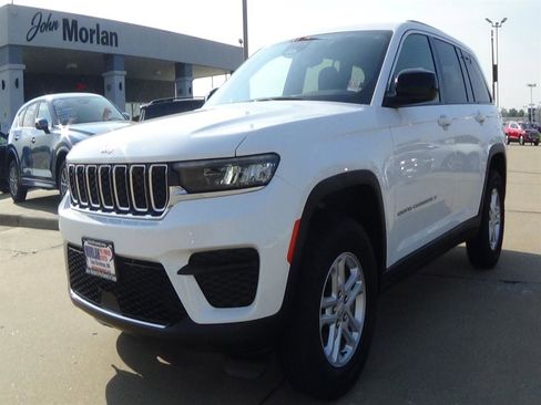 Used 2023 Jeep Grand Cherokee L Laredo image 2