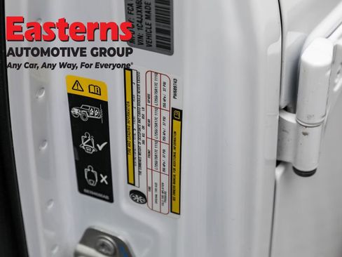 Used 2023 Jeep Wrangler Unlimited w/ Dual Top Group image 32