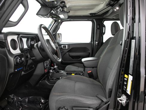 Used 2024 Jeep Wrangler Unlimited AWD/4WD image 21